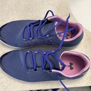 Underarmor shoes 5Y new